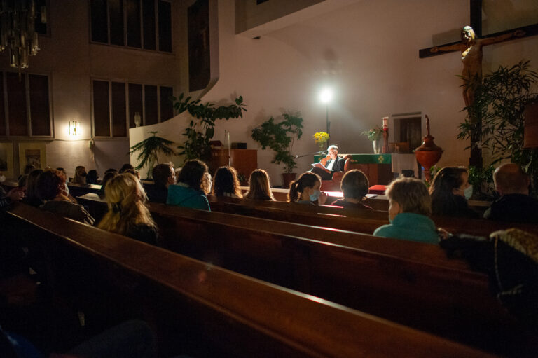 Noc literatury 2020, Husův sbor; autor fotografie Anna Němcová